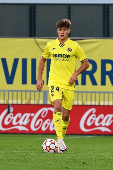 Joan con la camiseta del Villarreal