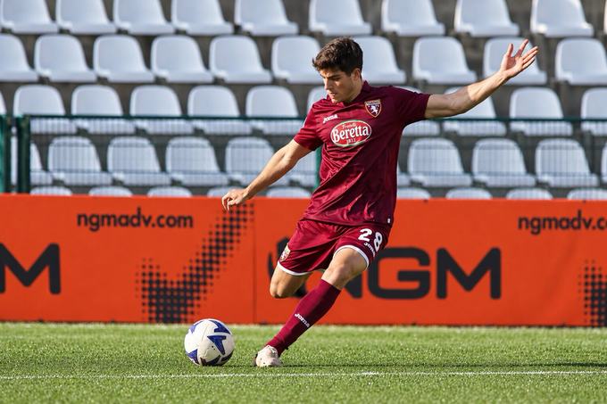 Joan jugando con el Torino