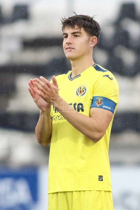 Joan con el brazalete de capitán
